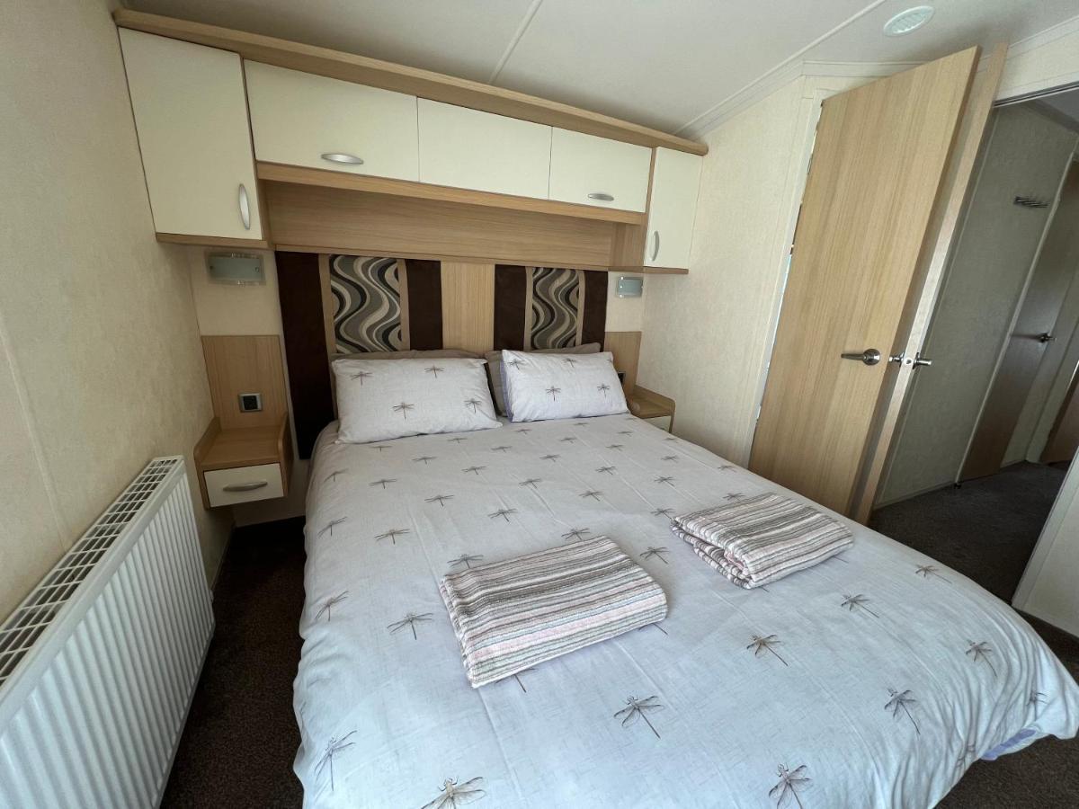 Dragonfly Lodge South Cerney Extérieur photo