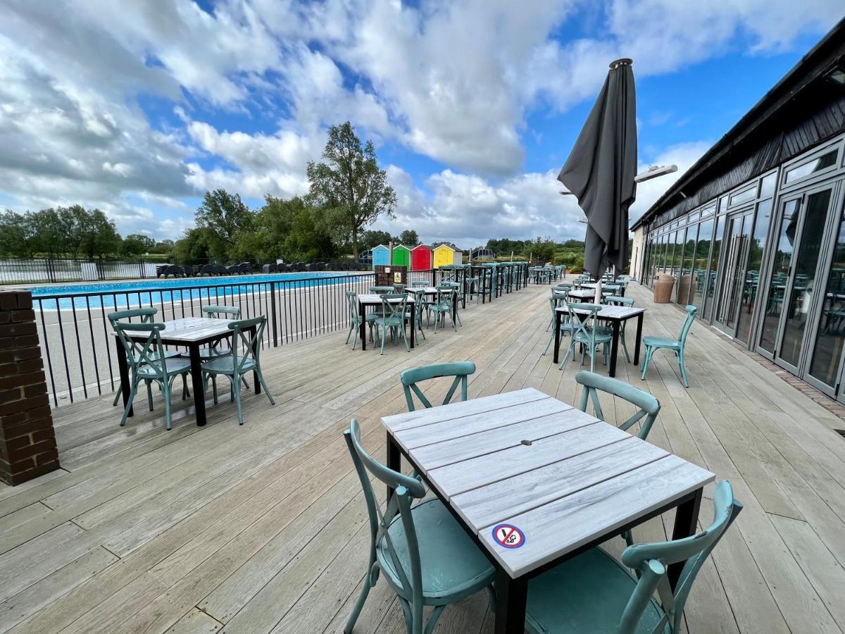 Dragonfly Lodge South Cerney Extérieur photo