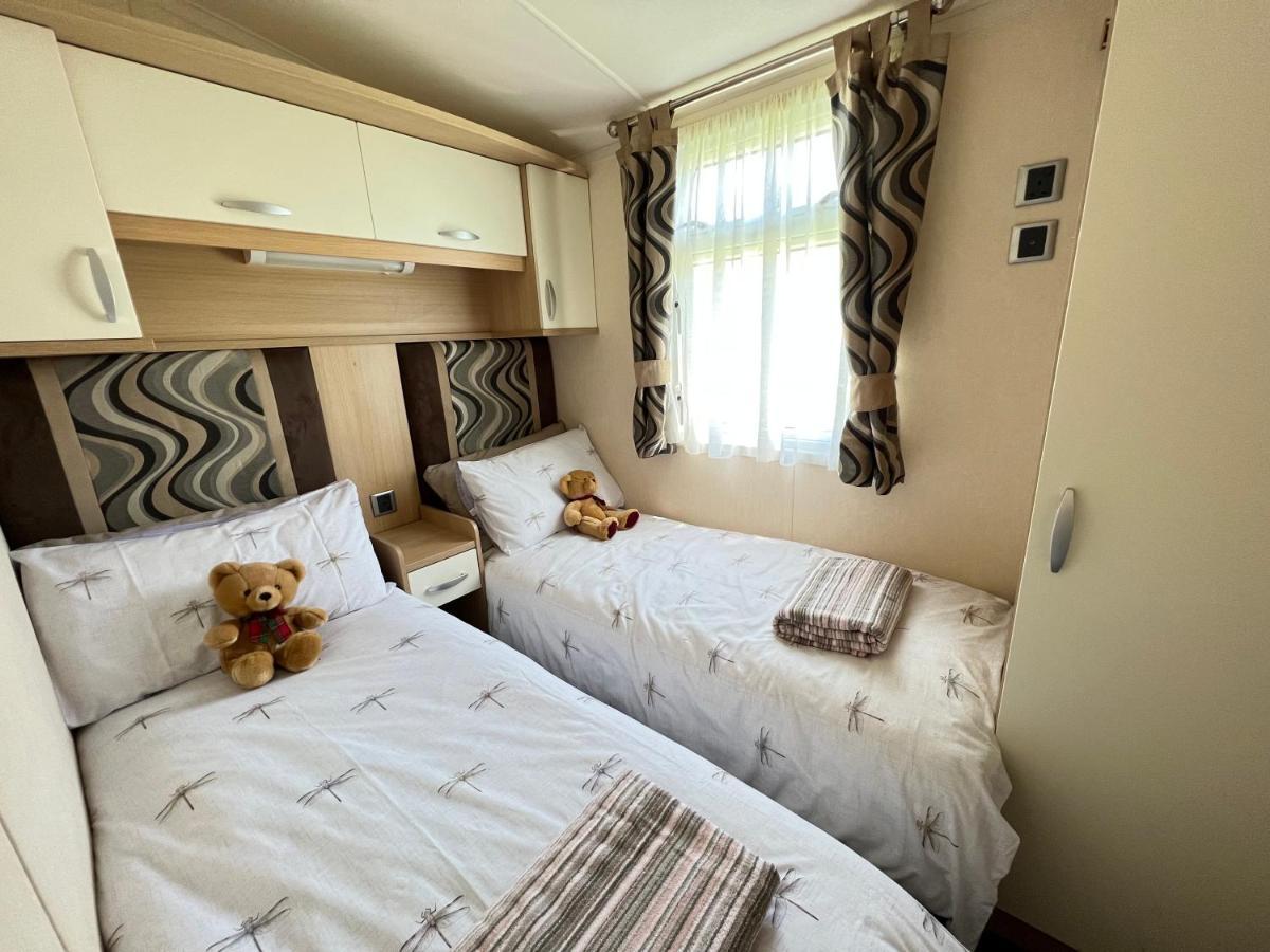 Dragonfly Lodge South Cerney Extérieur photo