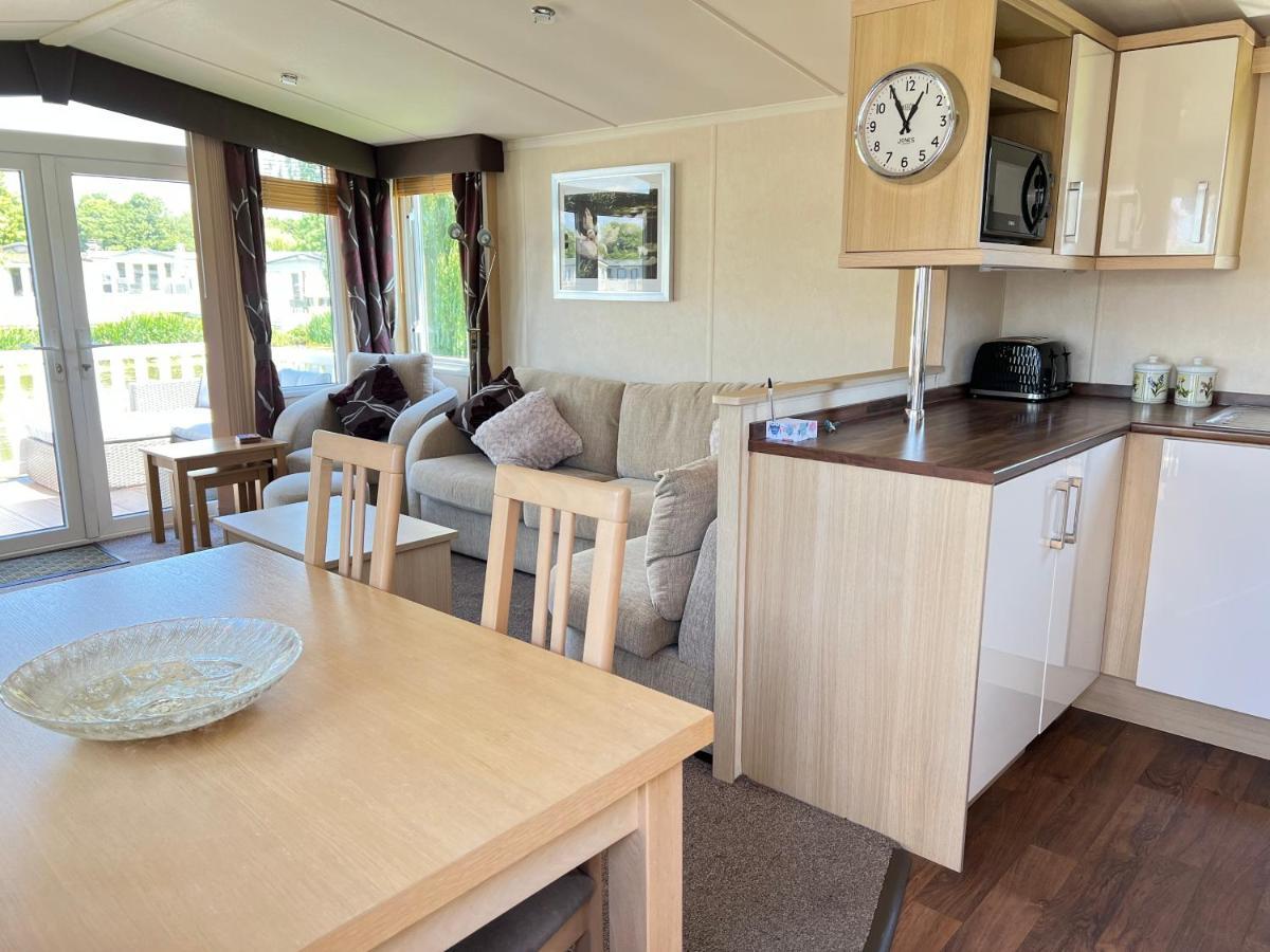 Dragonfly Lodge South Cerney Extérieur photo