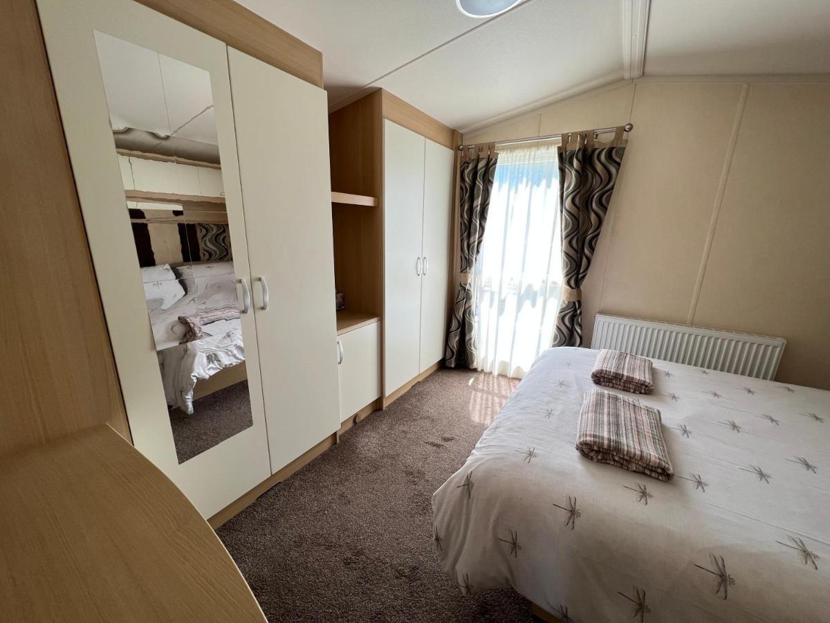 Dragonfly Lodge South Cerney Extérieur photo