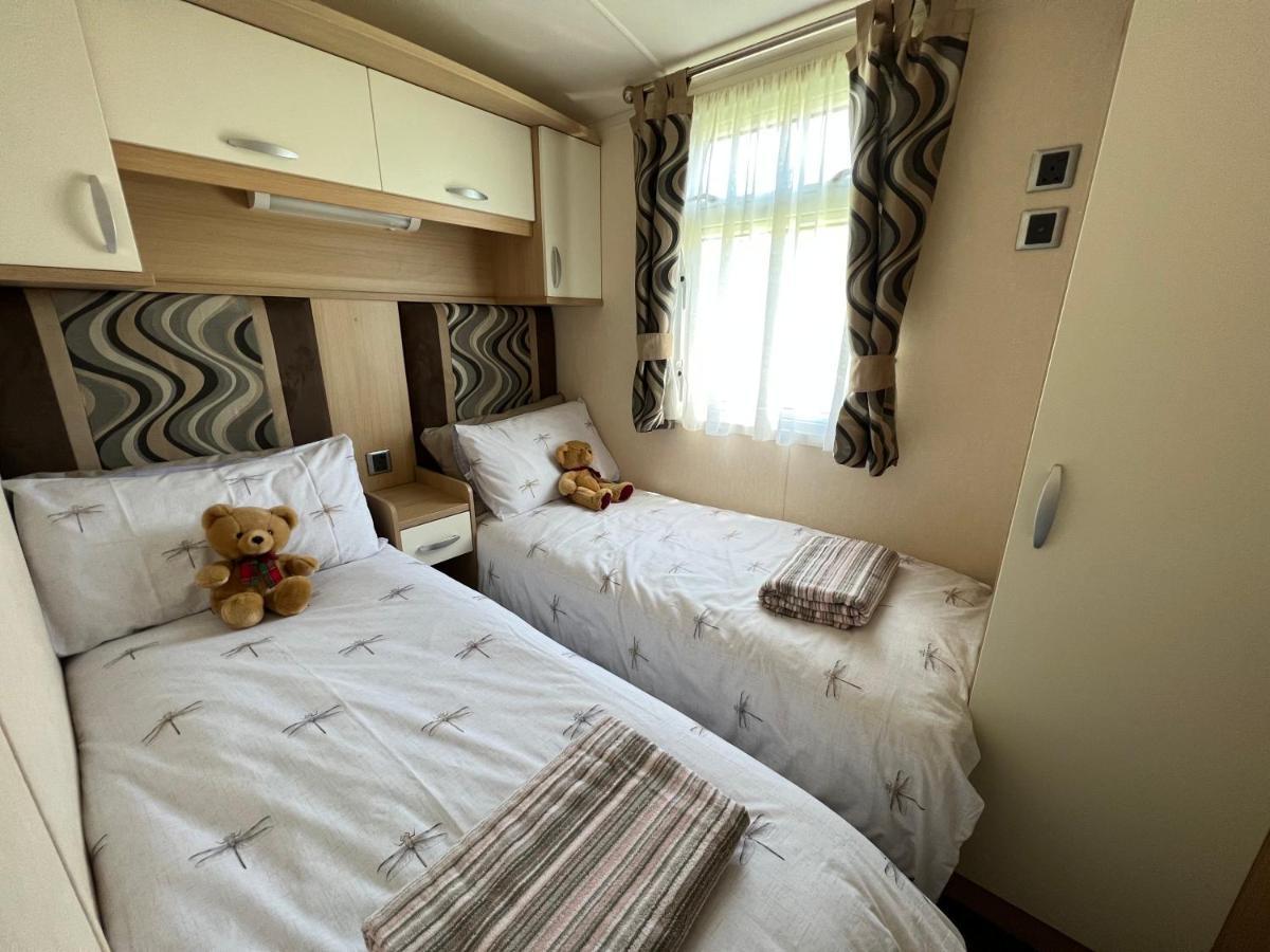 Dragonfly Lodge South Cerney Extérieur photo