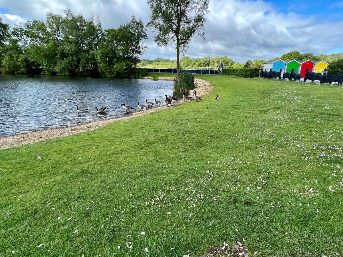 Dragonfly Lodge South Cerney Extérieur photo