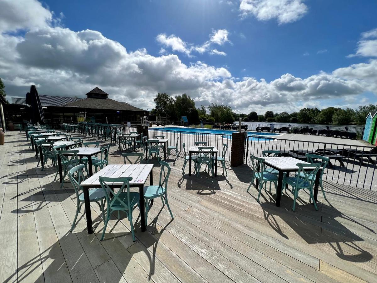 Dragonfly Lodge South Cerney Extérieur photo