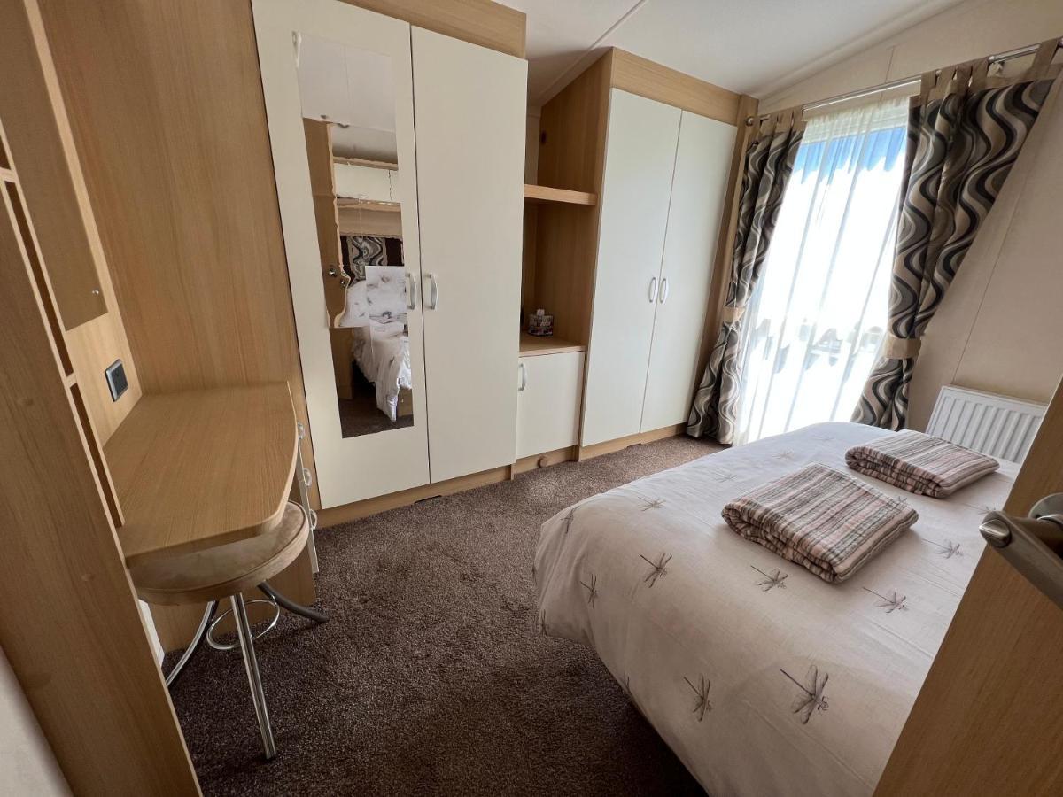 Dragonfly Lodge South Cerney Extérieur photo