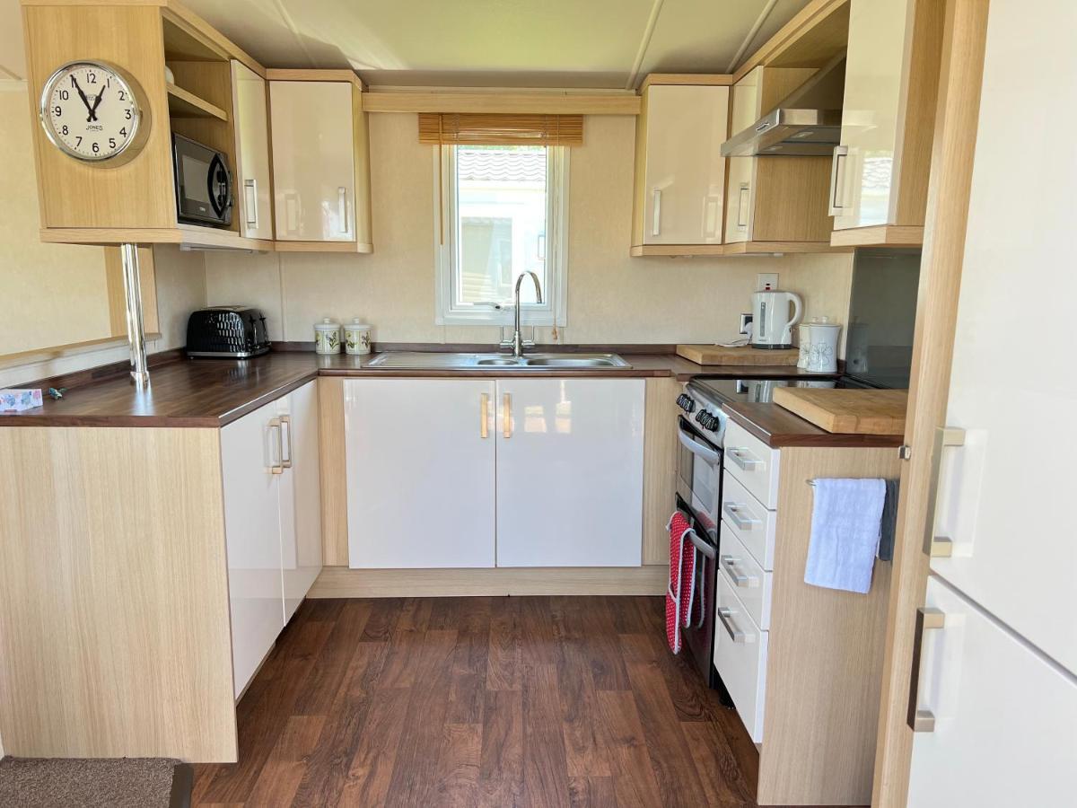 Dragonfly Lodge South Cerney Extérieur photo