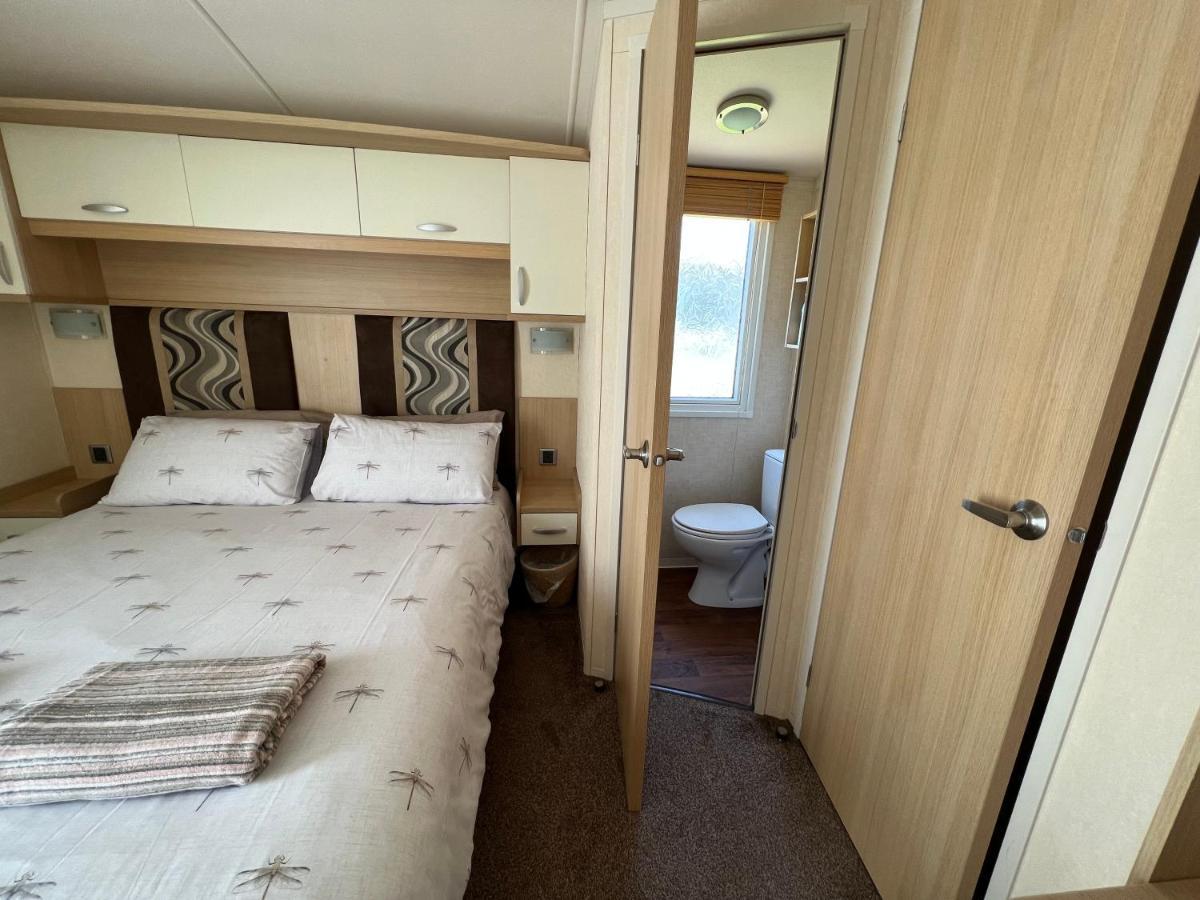 Dragonfly Lodge South Cerney Extérieur photo